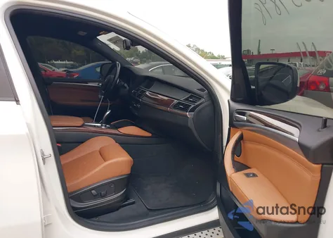 2011 BMW X6 xDrive50I z USA, uszkodzony, nr VIN 5UXFG8C55BLZ96584